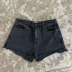 ABERCROMBIE HIGH RISE MOM SHORTS - SIZE 6
